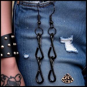 5 For $25💫Alternative Black Chain Links Dangles